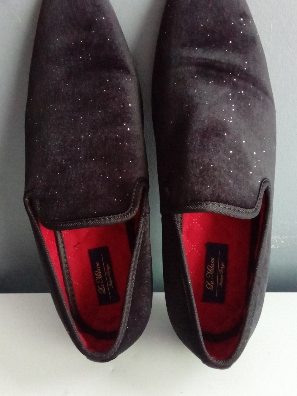 L.A. Milano Men's Black Velvet Slip-On Loafers with Red Interior